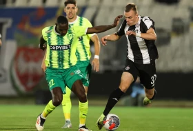 POLUVREME - Na tribinama 23.253 gledalaca, a na terenu Partizan još traži put do AEK-ove mreže!